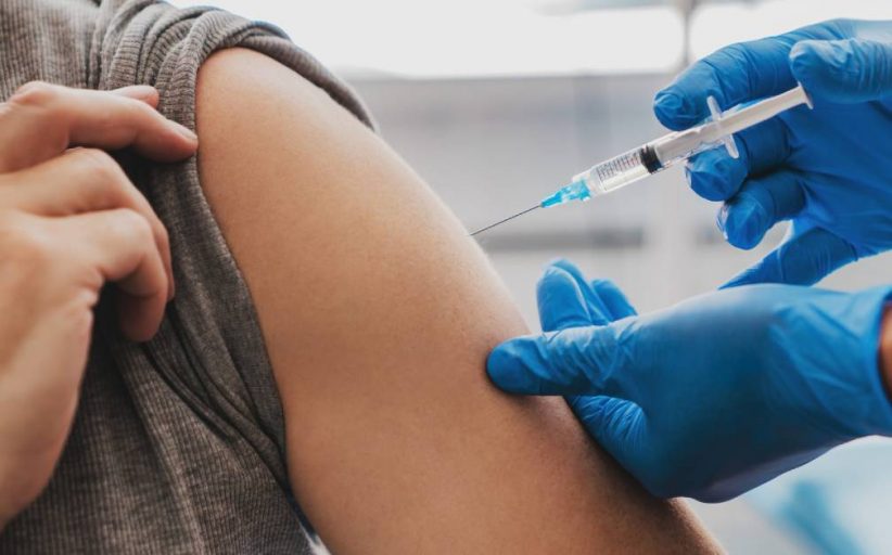 उत्तराखंड 45 -60 वर्ष की आयु के लोगों का वैक्सीनेशन शुरू, चयनित बूथों पर लगाई जा रही वैक्सीन