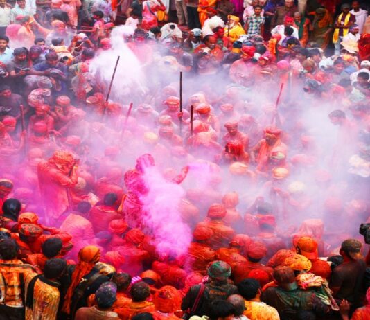 पहाड़ी होली कैसे मनाई जाती हैं?