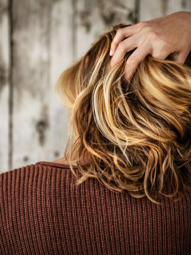 Hair Care Tips: सिर में ब्लड सर्कुलेशन सही होने से बाल रहेंगे हेल्दी, अपनाएं ये टिप्स