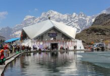 श्री हेमकुंड साहिब यात्रा (Hemkund Lake) की जानकारी और इतिहास के बारे में जाने ! hemkund lake