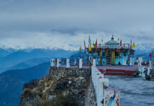 उत्तराखंड : बेहद खूबसूरत है पर्वत पर बसा कार्तिक स्वामी मंदिर, यहां कार्तिक ने भगवान शिव को समर्पित की थी अपनी हड्डियां, kartik-swami-temple4